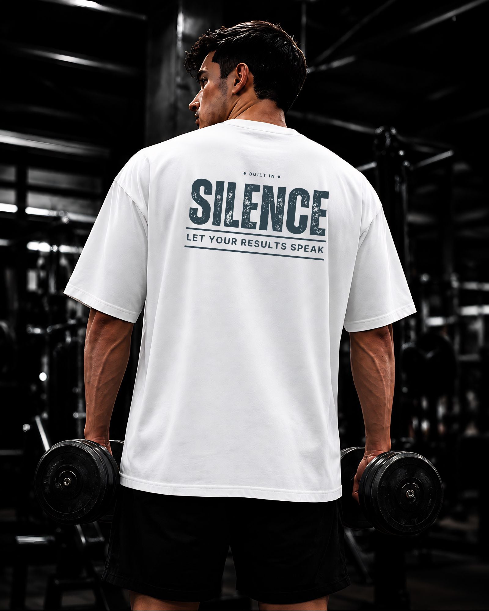 Polo oversize gym con frase "SILENCE | RESULTS SPEAK"