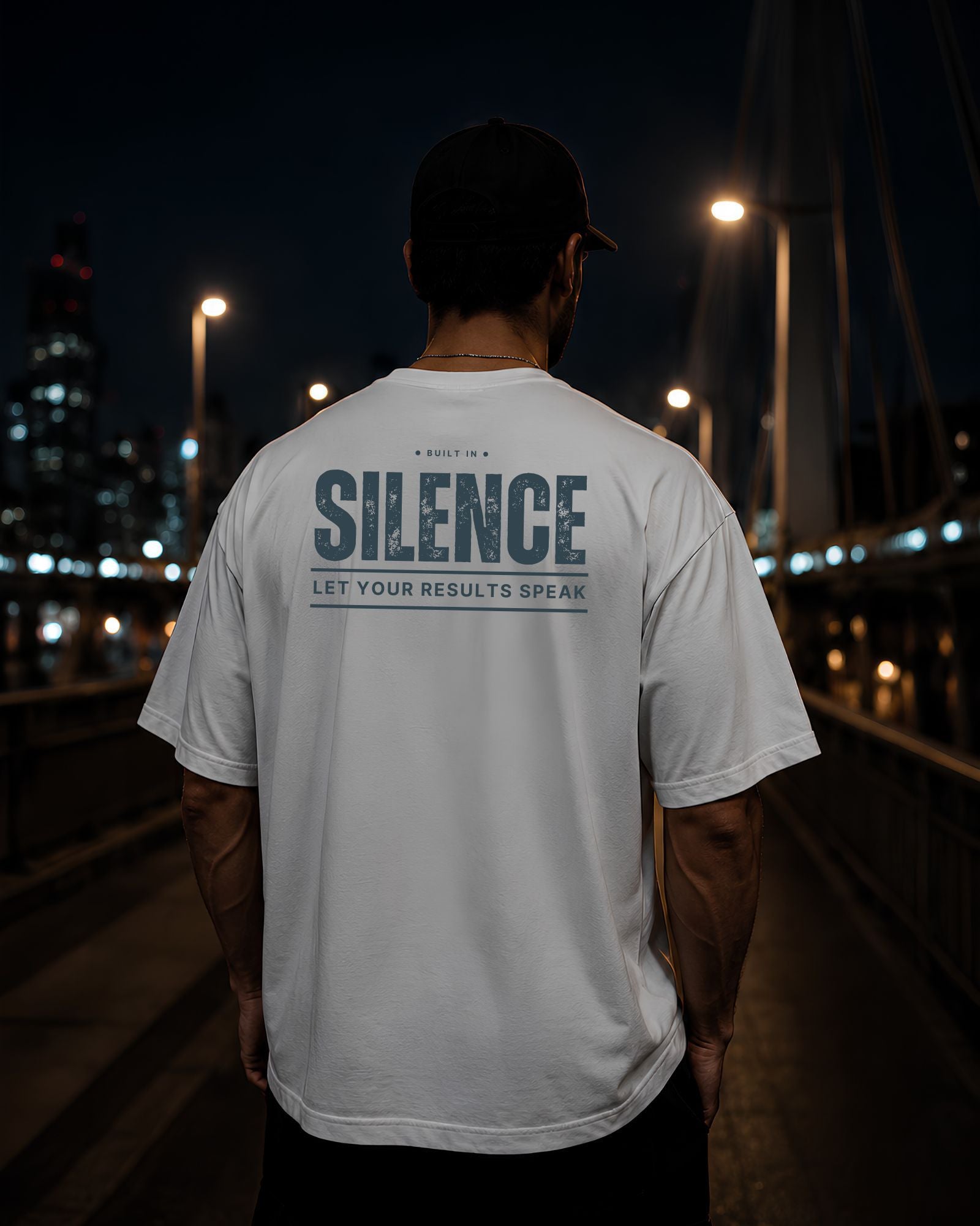 Polo oversize gym con frase "SILENCE | RESULTS SPEAK"