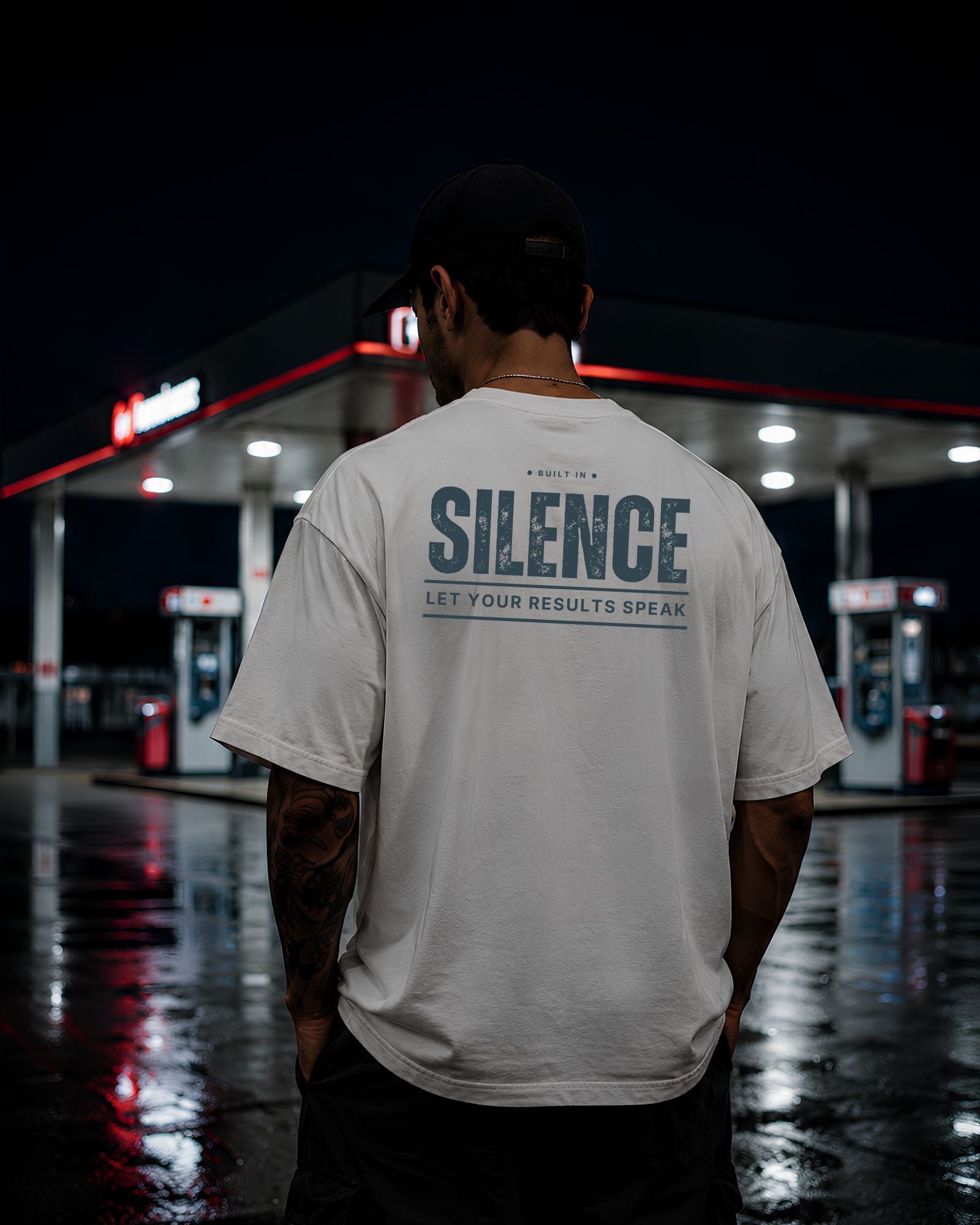 Polo oversize gym con frase "SILENCE | RESULTS SPEAK"