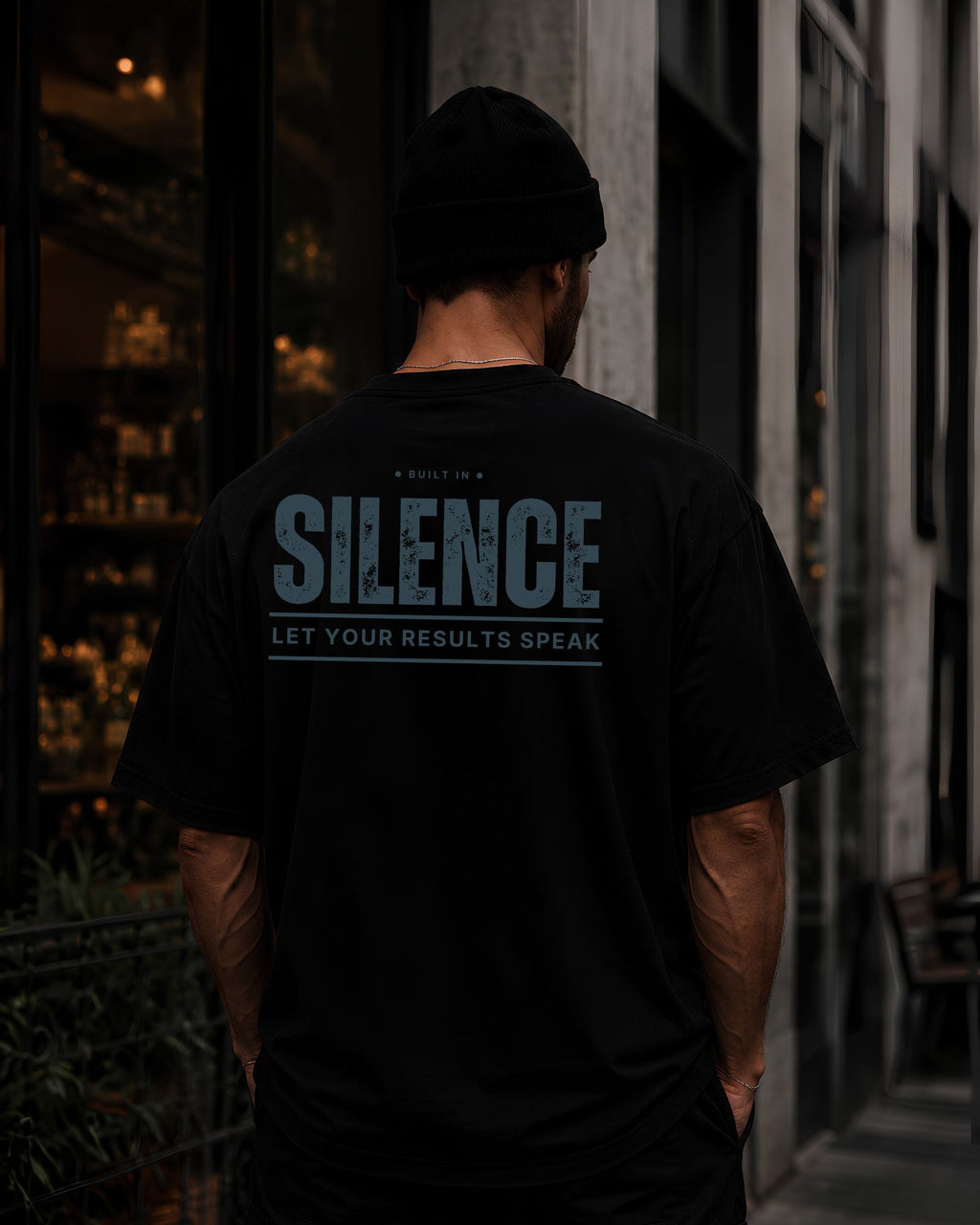 Polo oversize gym con frase "SILENCE | RESULTS SPEAK"