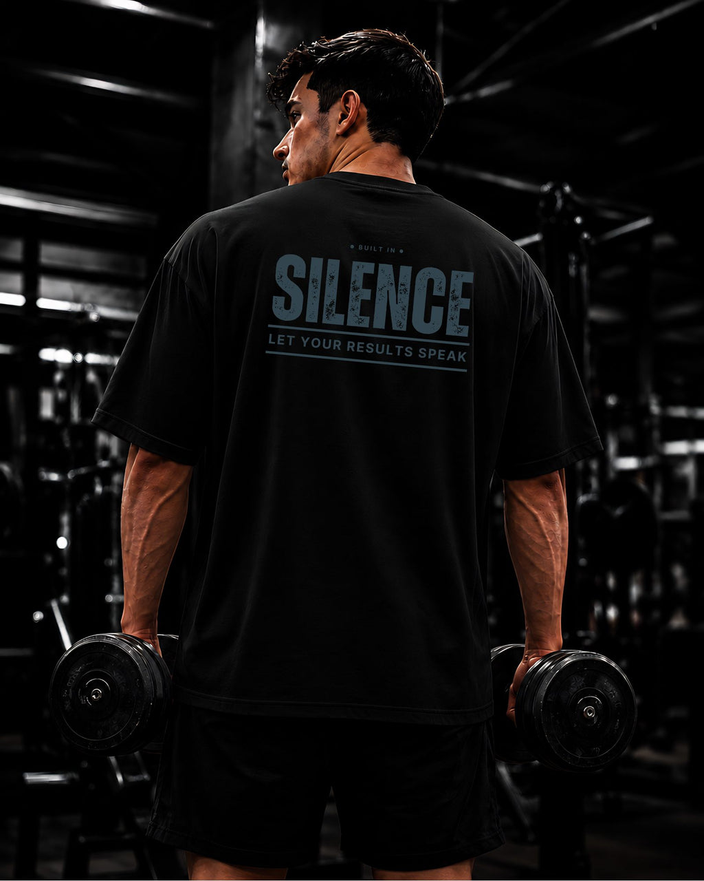 Polo oversize gym con frase "SILENCE | RESULTS SPEAK"