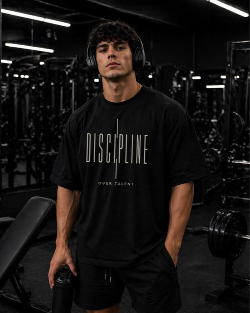 Oversized gymwear DISCIPLINE OVER TALENT diseñado en Perú