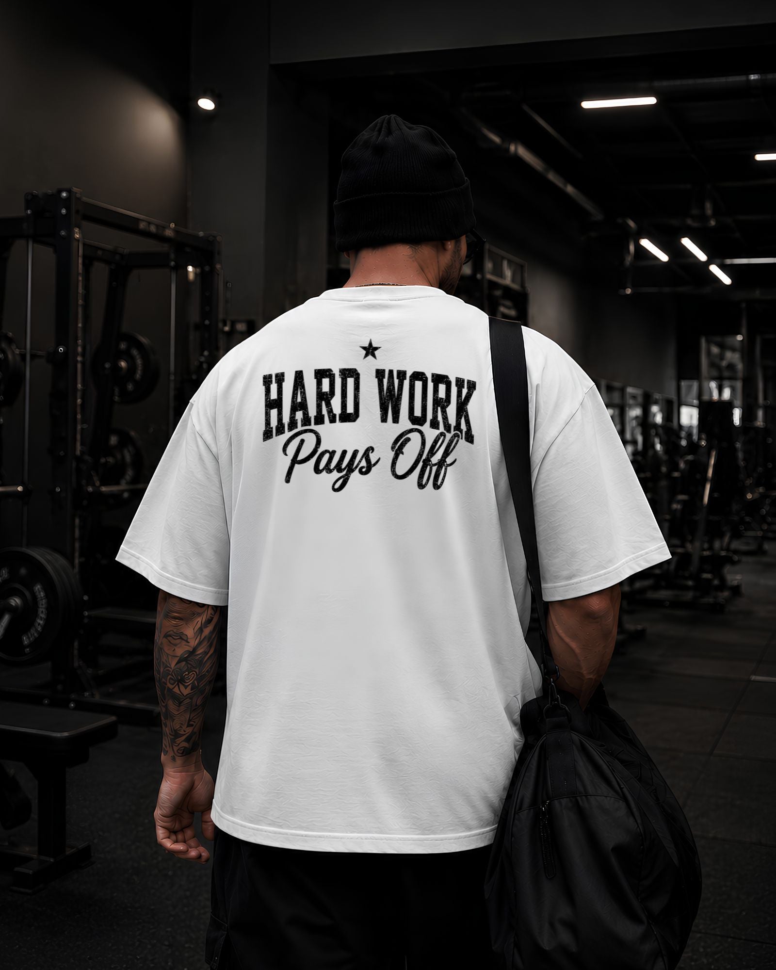 Polo oversized heavyweight HARD WORK PAYS OFF para gym y streetwear confeccionado en algodón premium 20/1 BANCO DETALLE