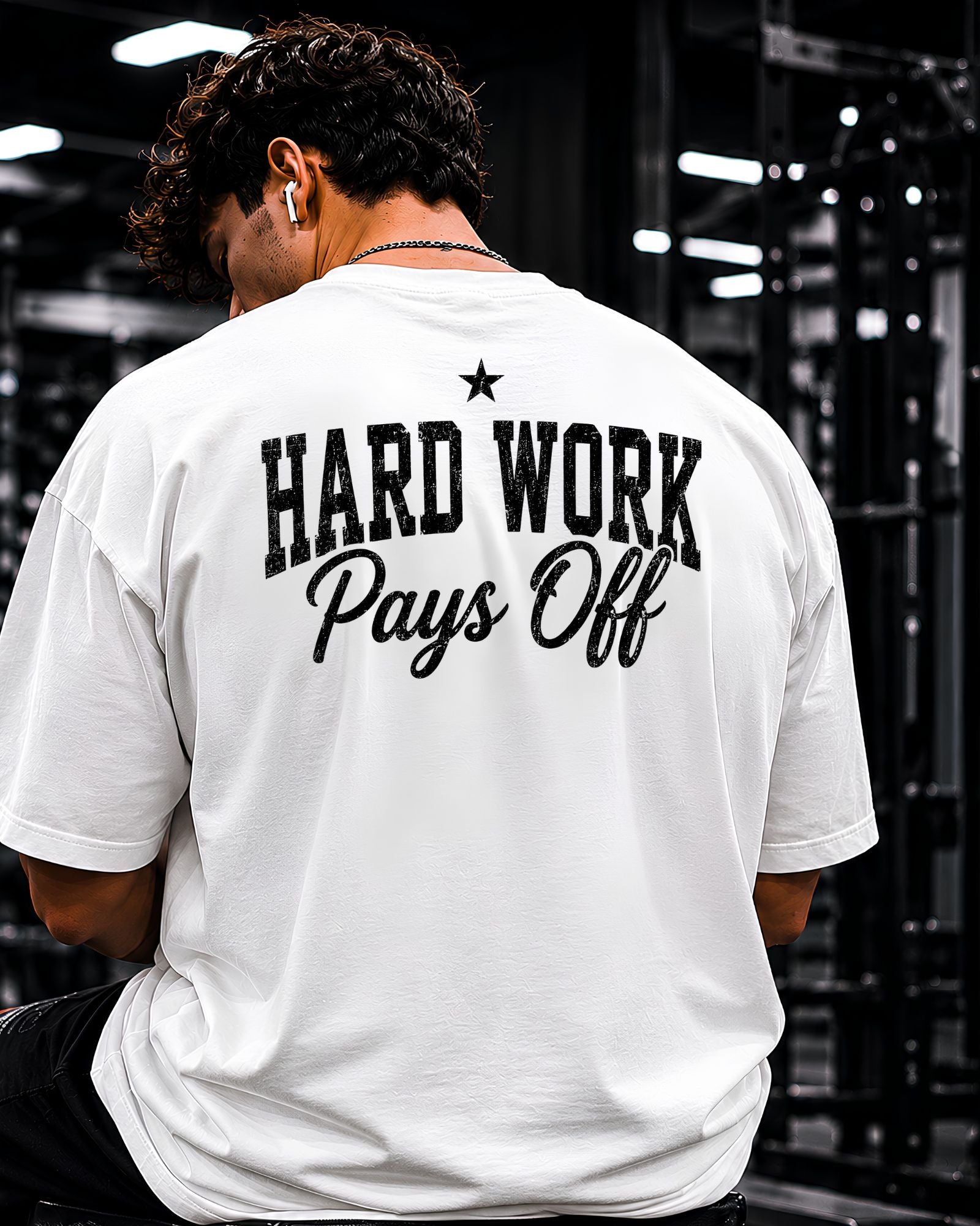 Polo oversized heavyweight HARD WORK PAYS OFF para gym y streetwear confeccionado en algodón premium 20/1 ESPALDA DETALLE BLANCO