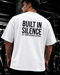 Polo oversize gym con frase "BUILT IN SILENCE"