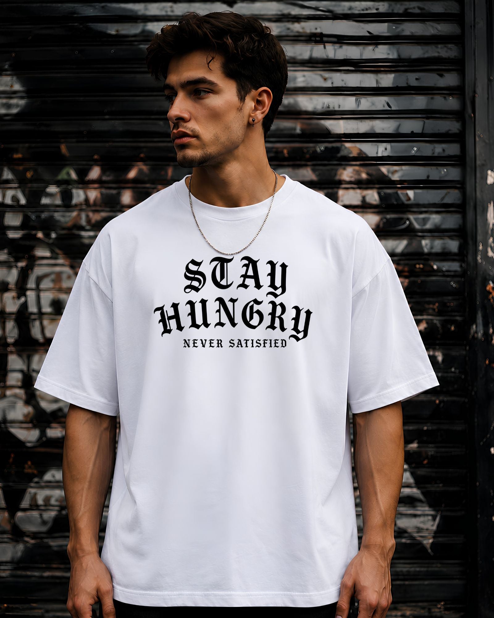 Polo oversized heavyweight STAY HUNGRY NEVER SATISFIED estilo athletic streetwear color blanco